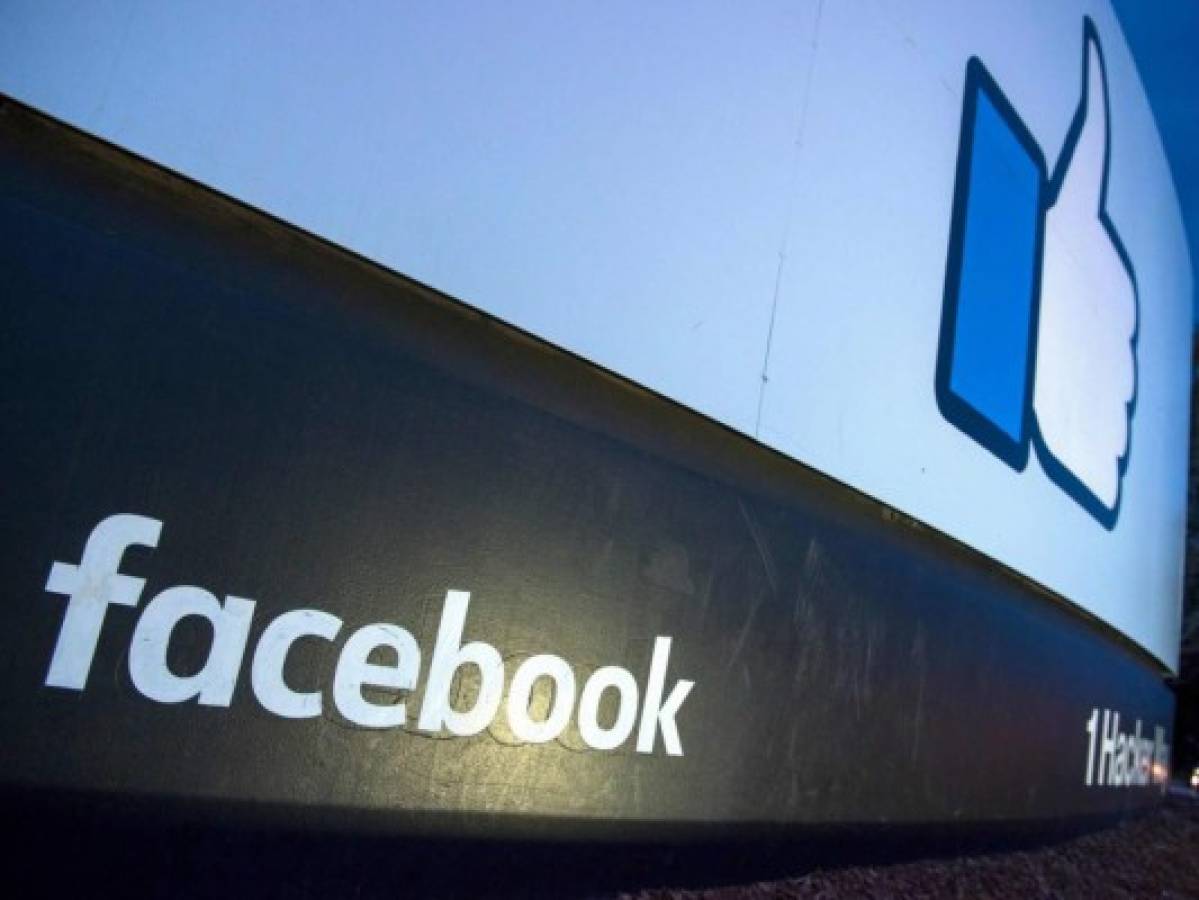 Crece el escándalo de datos de Facebook a la espera del testimonio de Marck Zuckerberg