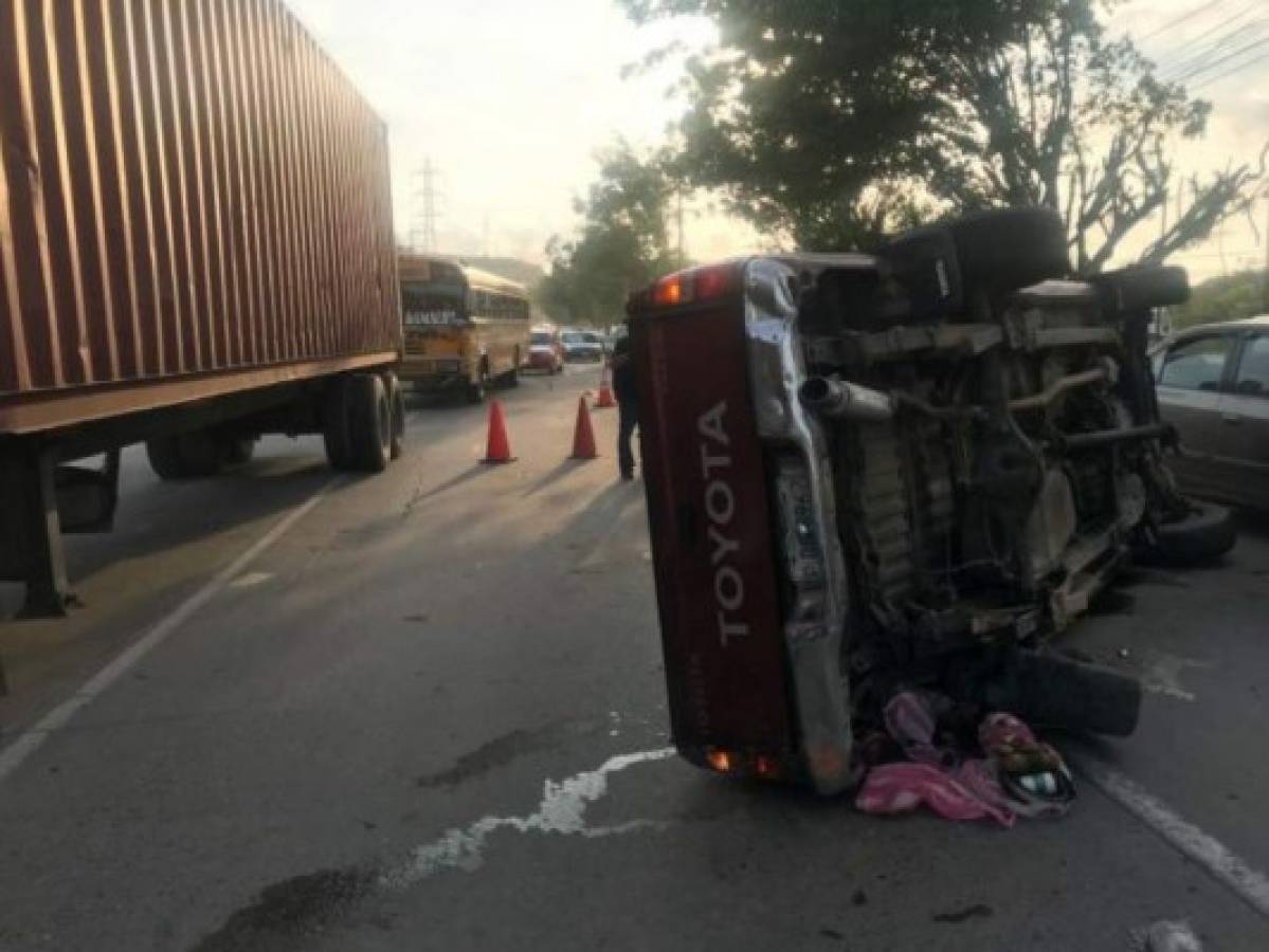 Volcamiento en carretera que conduce de San Pedro Sula a Choloma deja cinco heridos