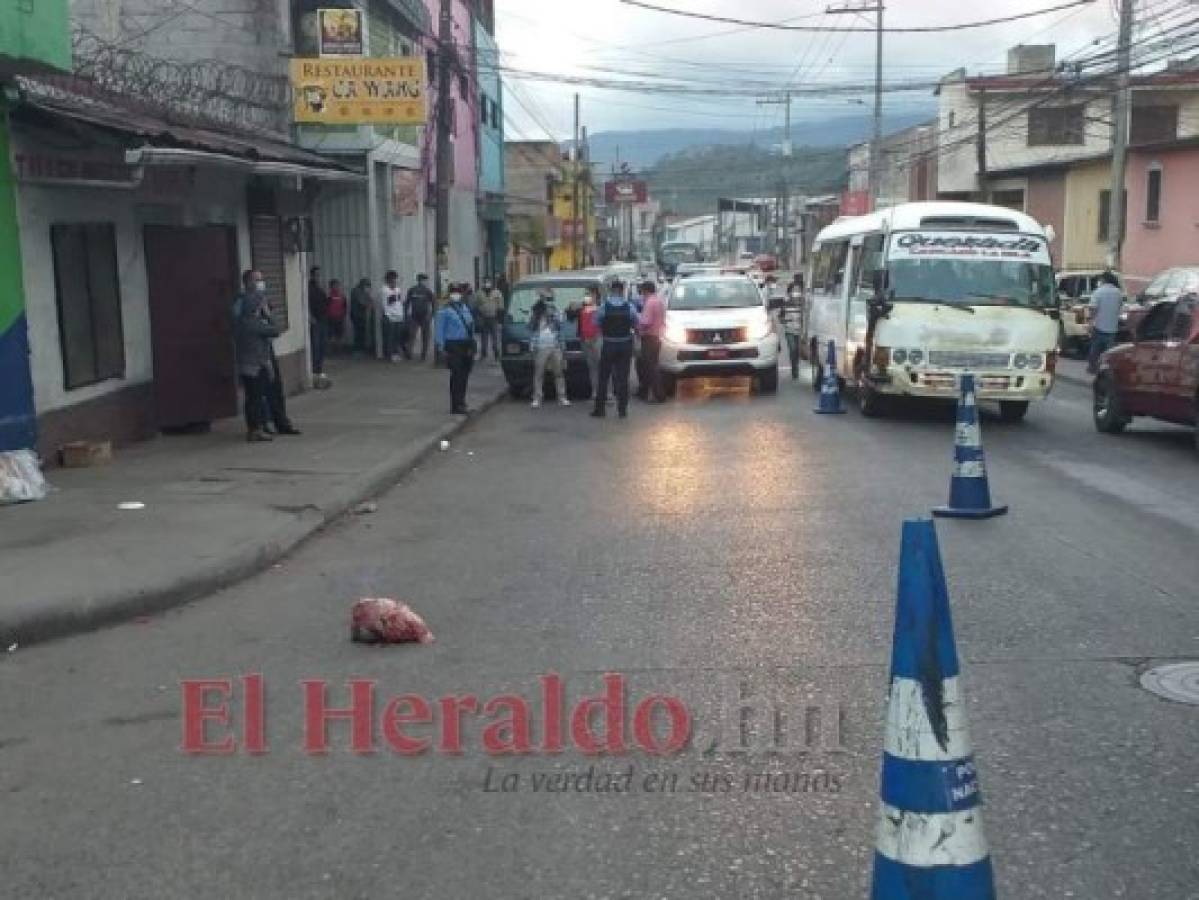 Los vecinos y transeúntes de la colonia Monseñor Fiallos estaban alarmados. Foto: Alex Pérez/ EL HERALDO