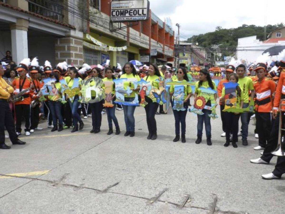 Concurrido desfile se vivió en Juticalpa