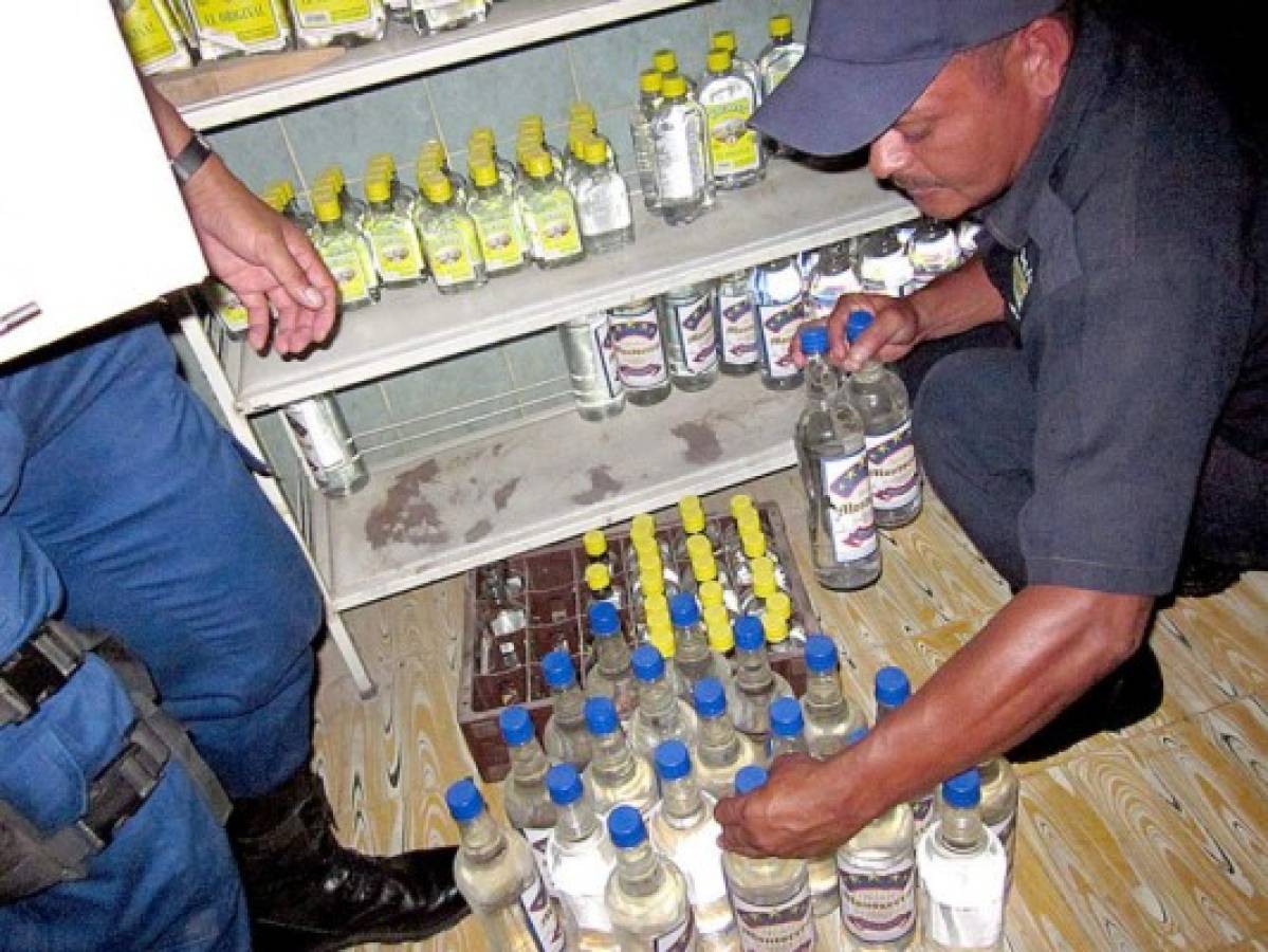 Entre 3.1 y 3.5 millones de litros de alcohol entran de contrabando a Honduras