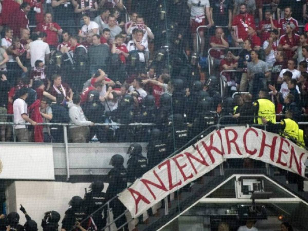 Aficionados del Bayern arman disturbios con la policía de Madrid en el Bernabéu