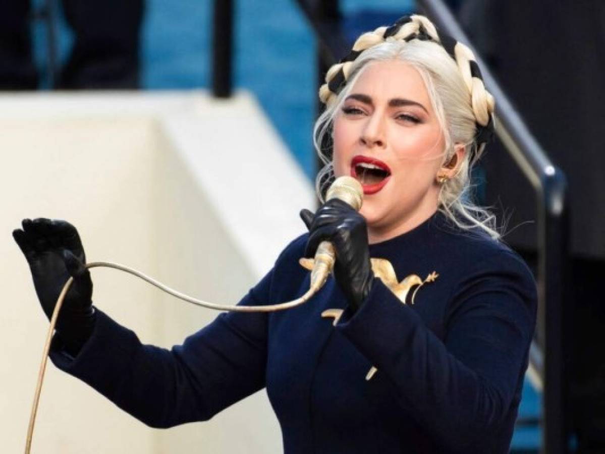 Paseador de perros de Lady Gaga recibe un disparo y le roban bulldogs