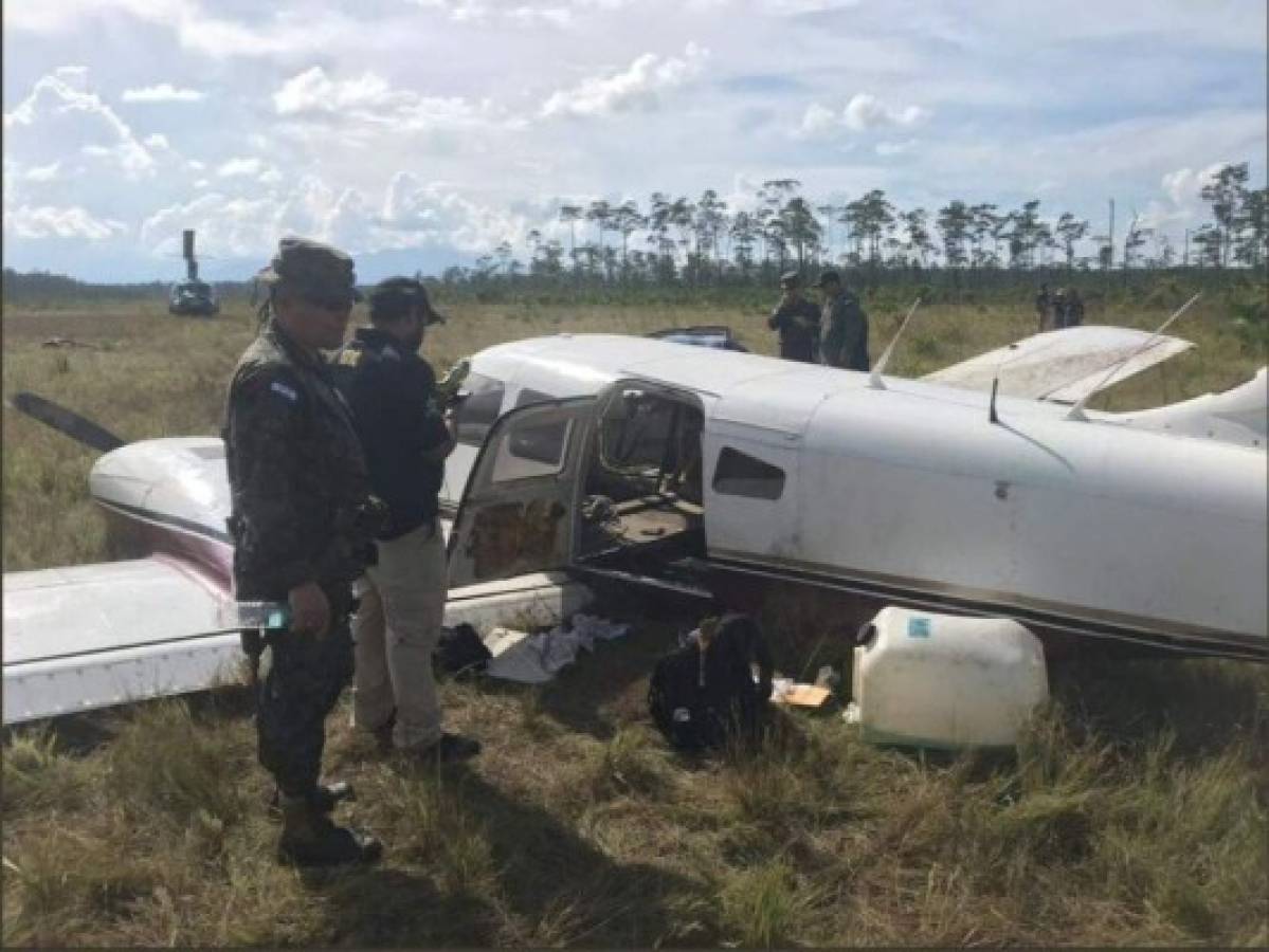 Algunos depósitos de combustible fueron dejados en el lugar por los ocupantes de la avioneta. Foto: Cortesía