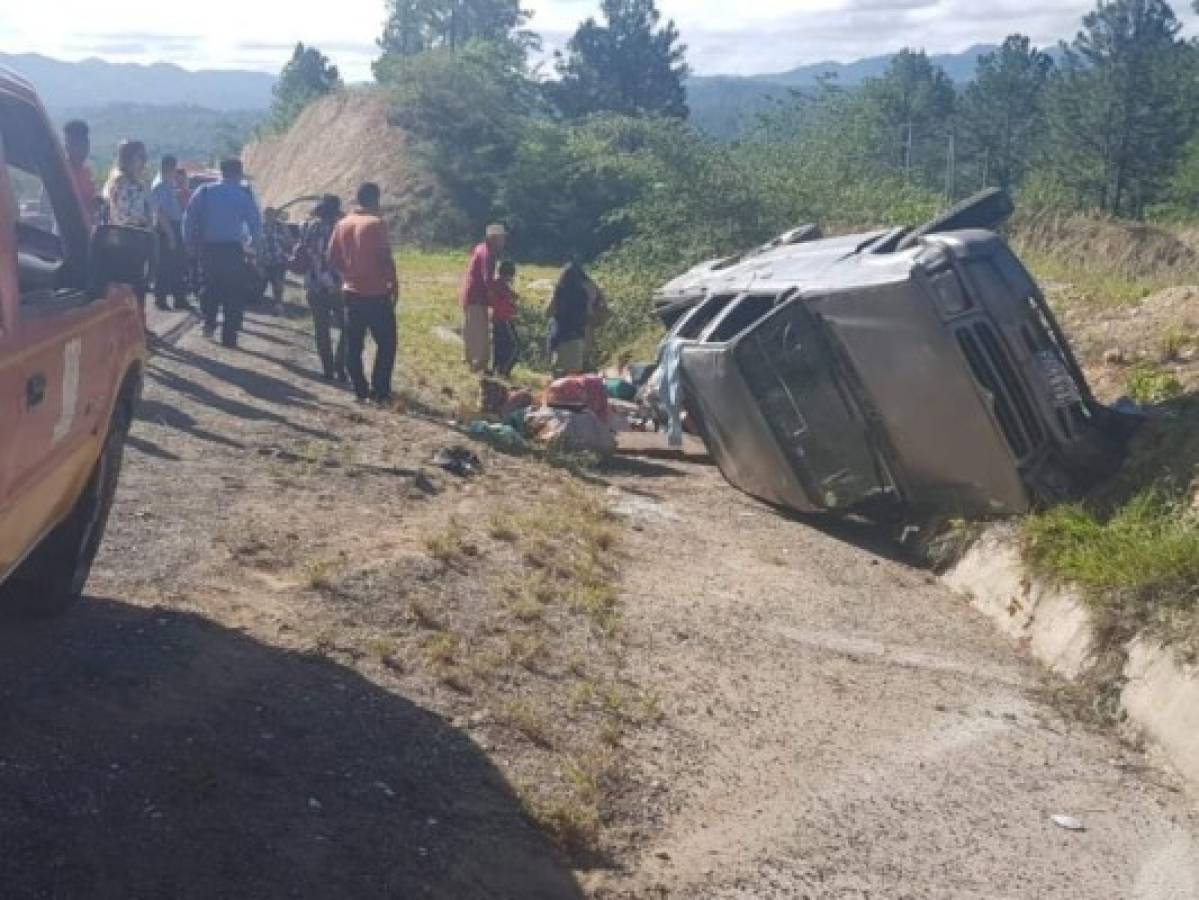 Tres personas heridas deja volcamiento de vehículo en Juticalpa, Olancho