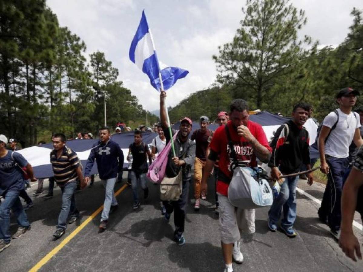 Violencia, desempleo y no pagar 'coyote', entre los factores que marcaron el éxodo de la gran caravana migrante