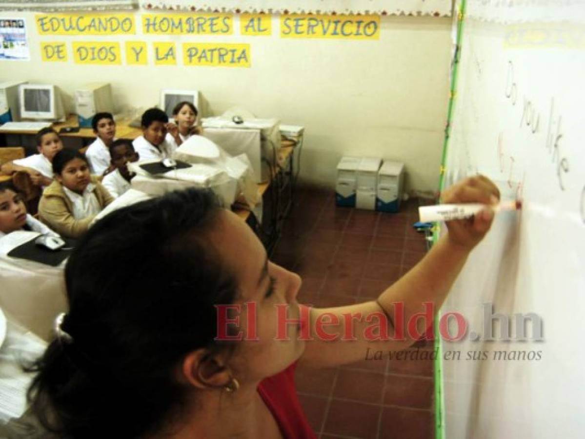 Honduras: Inicia proceso de inscripción para que docentes opten a 5,205 plazas
