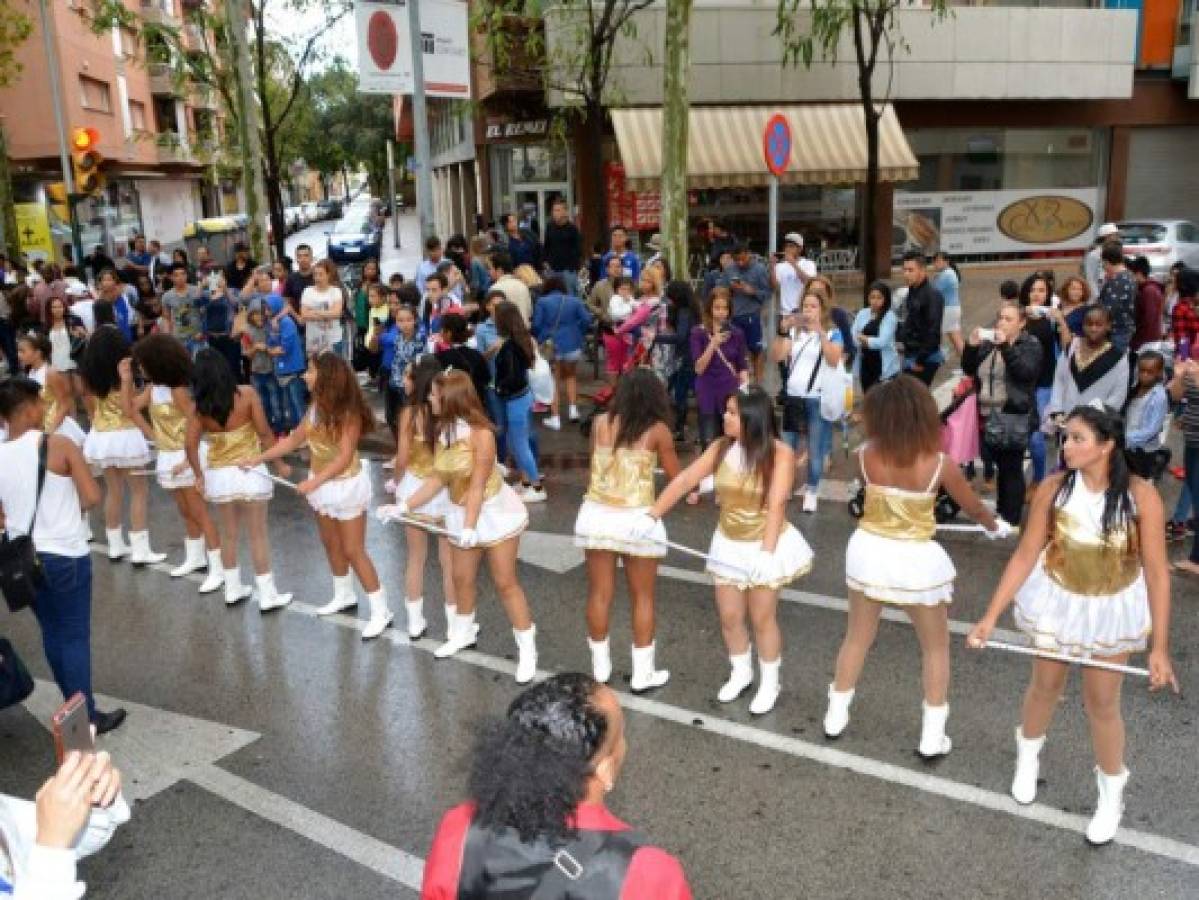 Durante las conmemoraciones de las festividades patrias es común a jóvenes trasladando la tradición de los desfiles hondureños a las calles de la ciudad española.