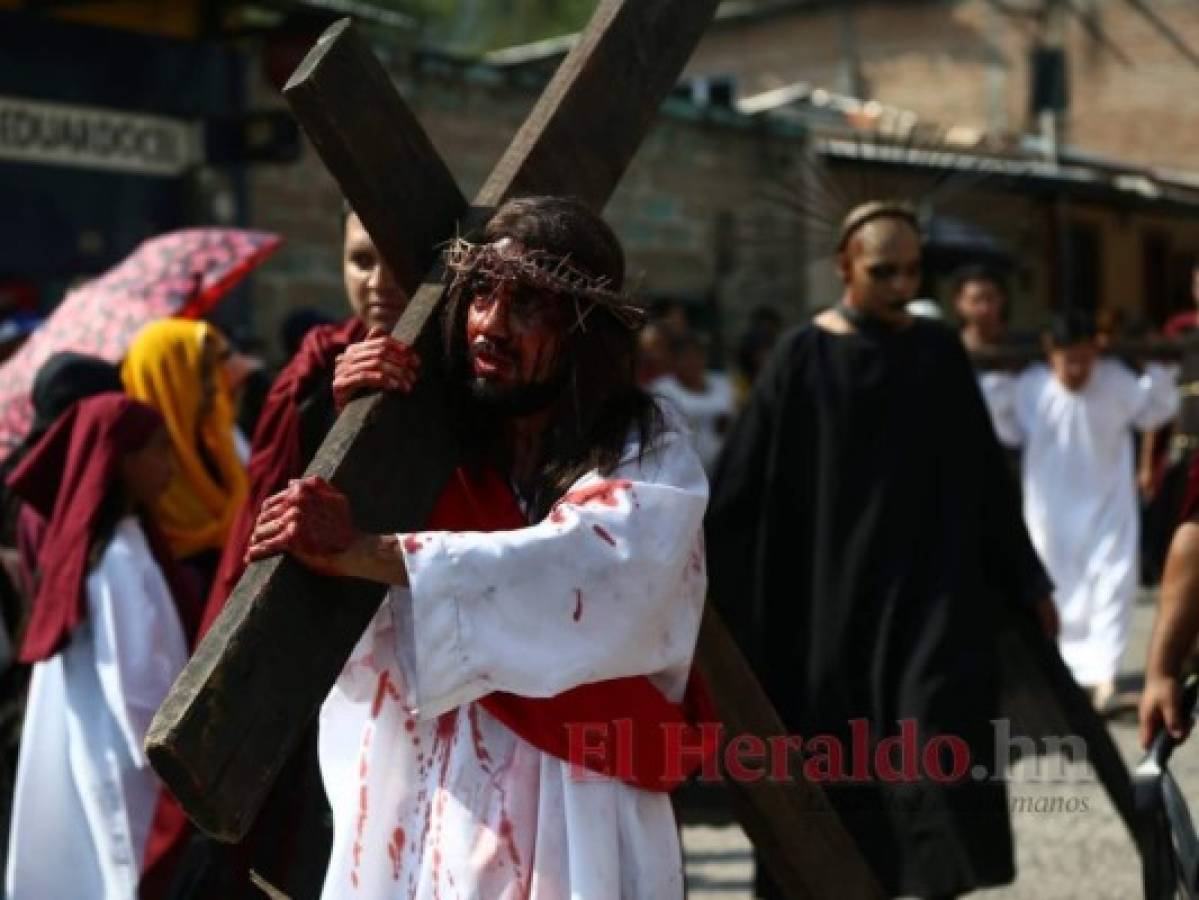 La capital revive la Pasión de Cristo con tradicionales vía crucis