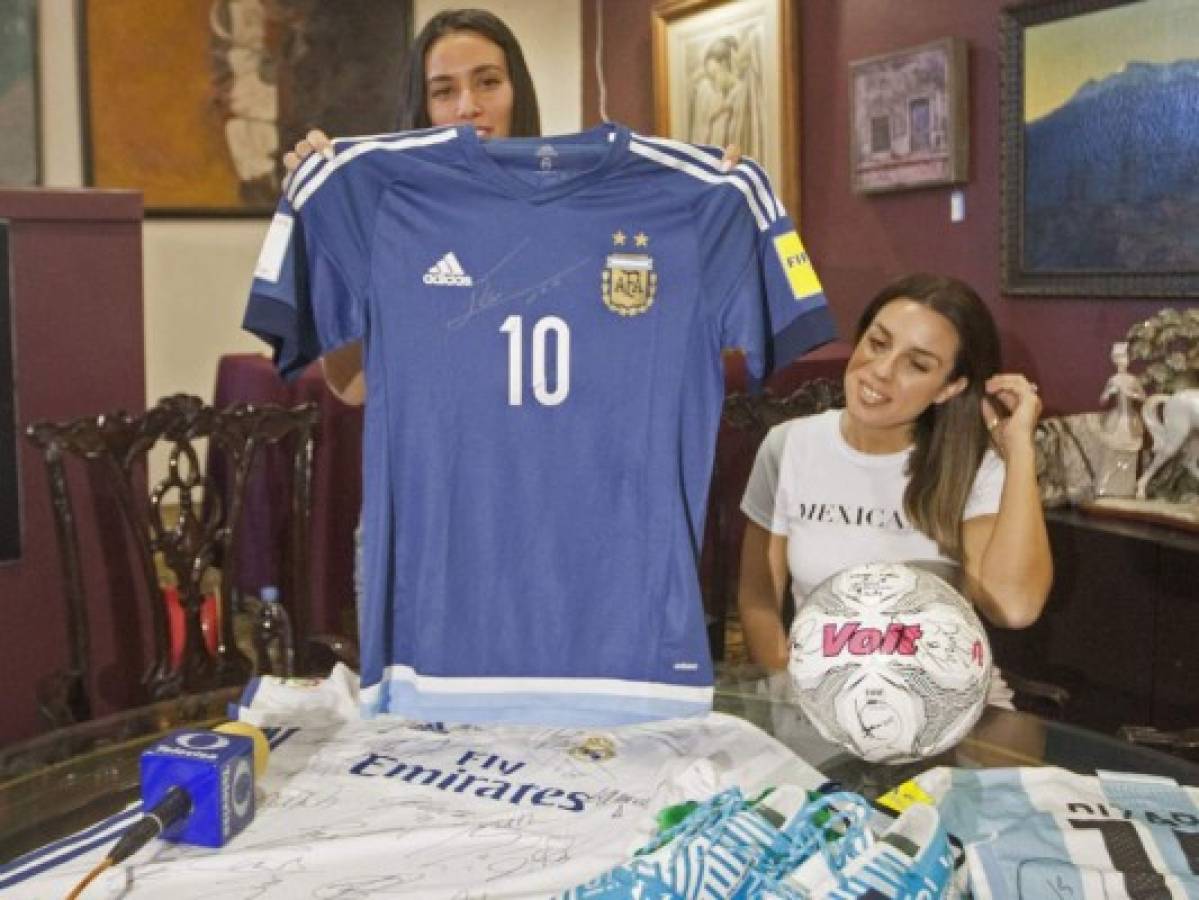 Futbolista Gignac subasta artículos deportivos para apoyar a menores con cáncer  