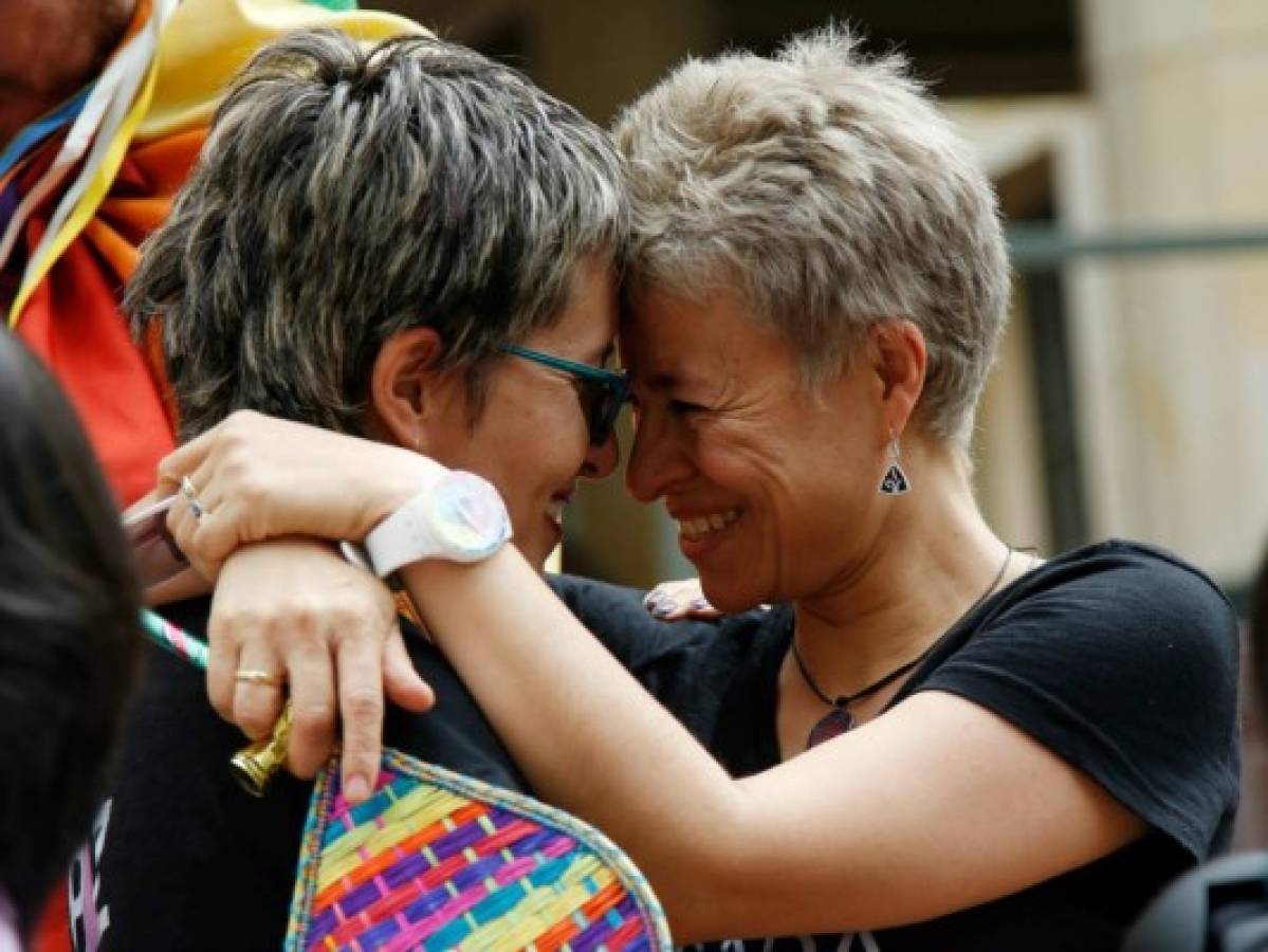 Corte colombiana da espaldarazo final a matrimonio gay