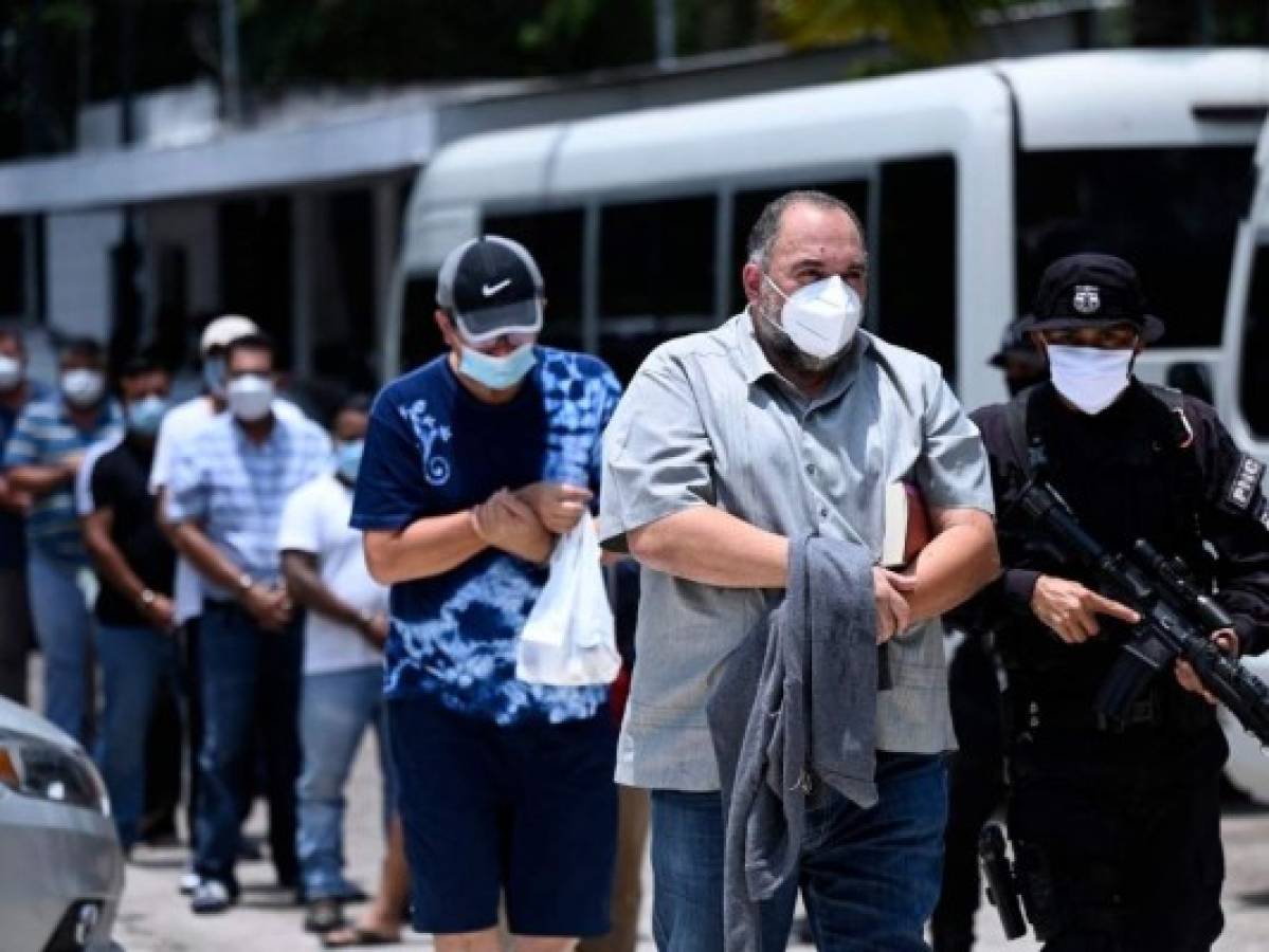 Detienen a dos alcaldes en redada anticorrupción en El Salvador
