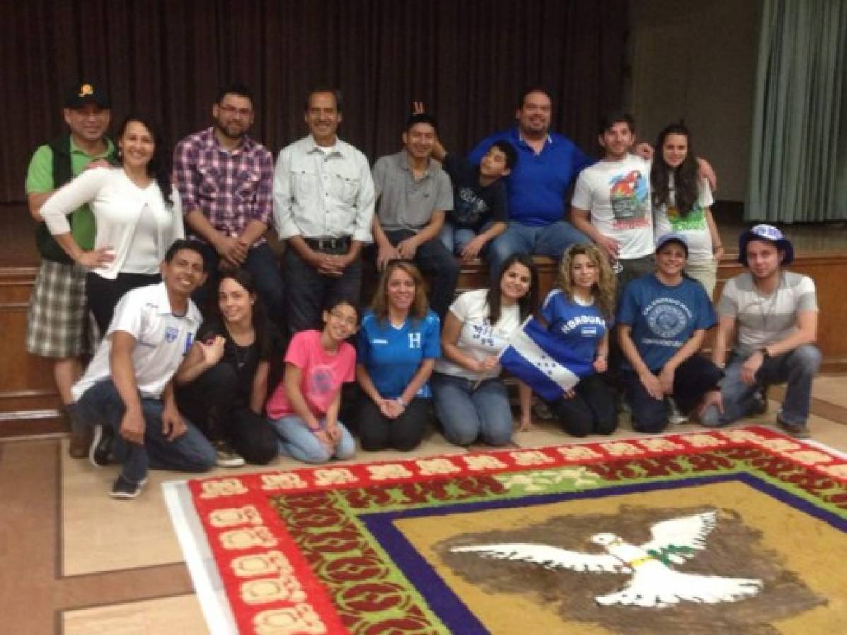 Hondureños conmemoran Semana Santa con alfombras de aserrín