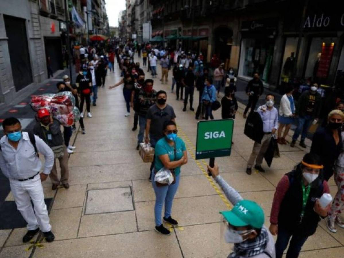 México reduce nivel de alerta por covid en la mitad del país