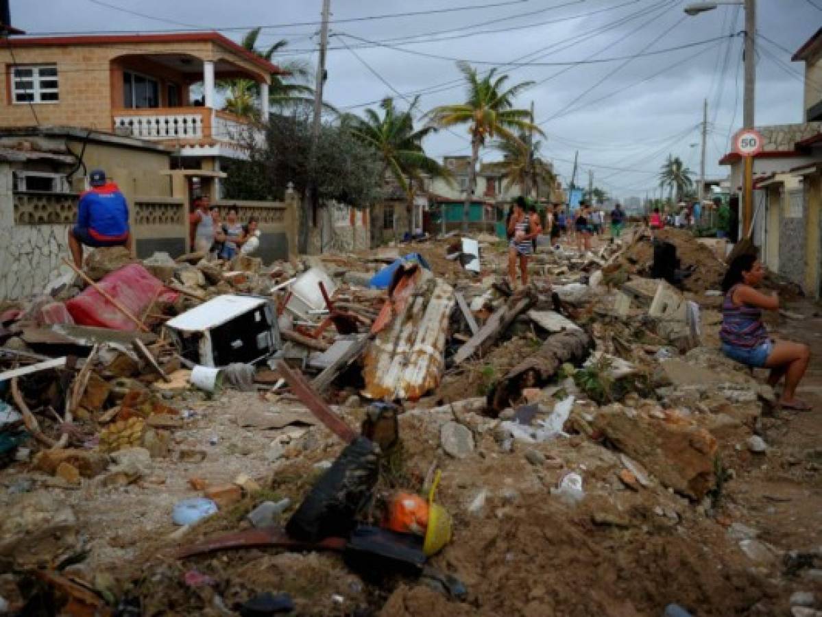 Argentina rescata a 68 connacionales de la devastada San Martín por Irma