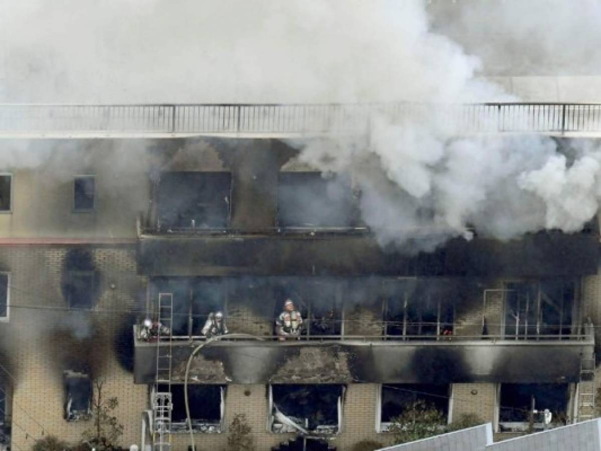 Suman 33 muertos en incendio de un estudio de animación en Japón