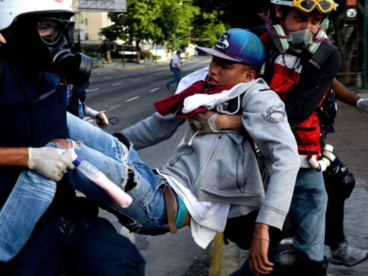 Tranca de calles en protesta contra Nicolás Maduro deja cuatro heridos de bala en Venezuela