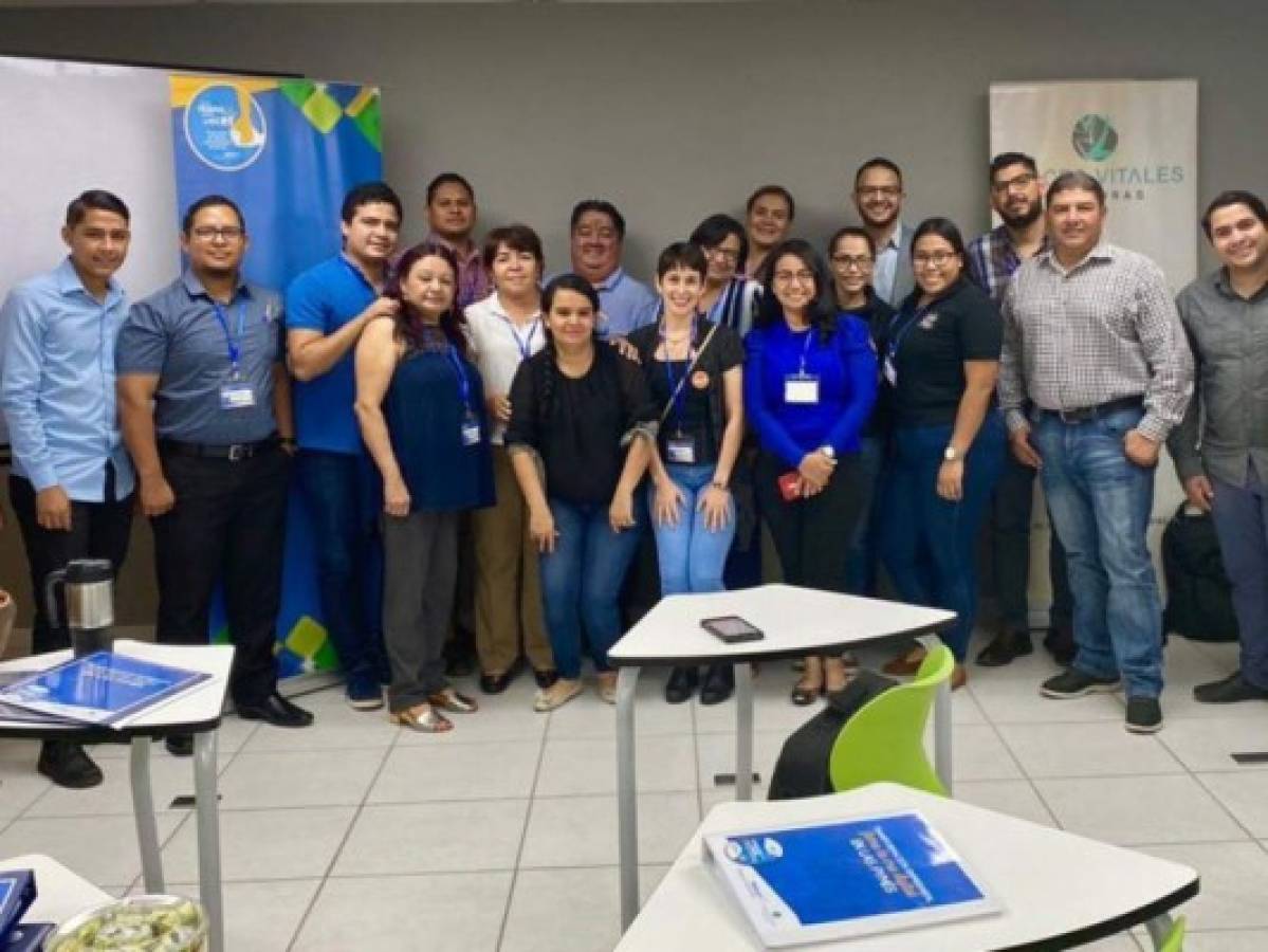 Voces Vitales Honduras y Walmart capacitan a empresarios sobre herramientas digitales