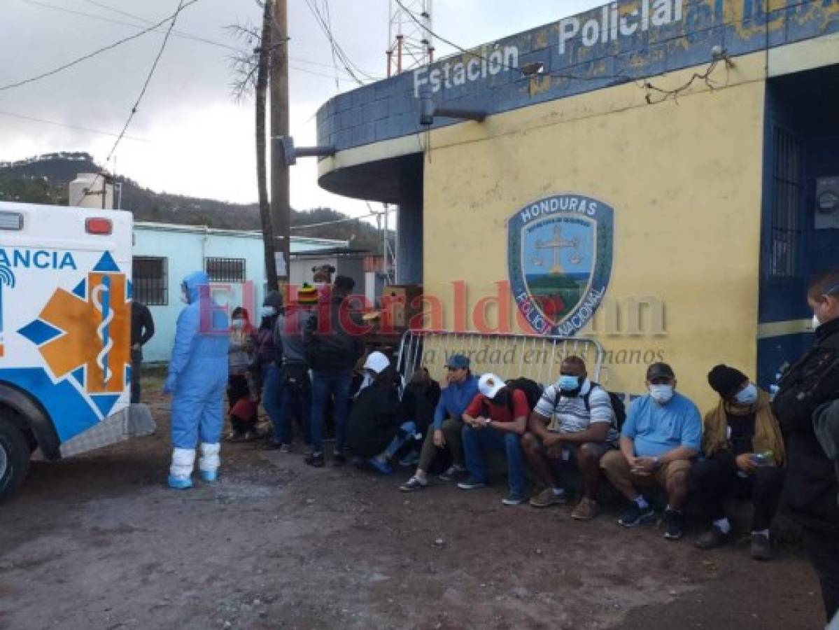 Hondureños varados en posta de Villa Vieja son puestos en cuarentena