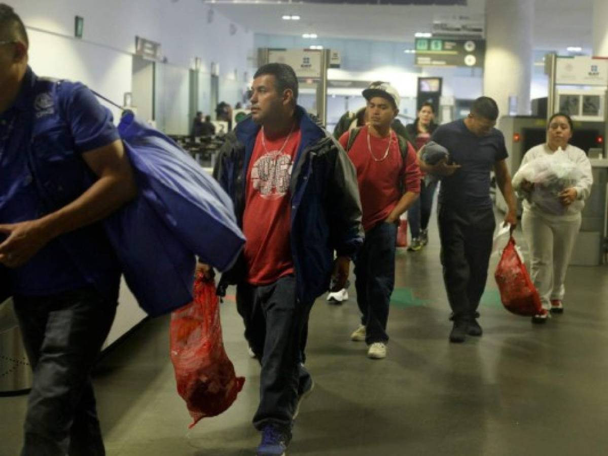 Retienen a 43 migrantes hondureños y salvadoreños en México