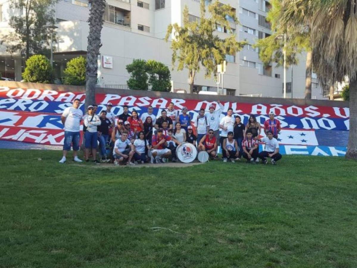 Barristas hondureños festejan aniversario de Olimpia en España