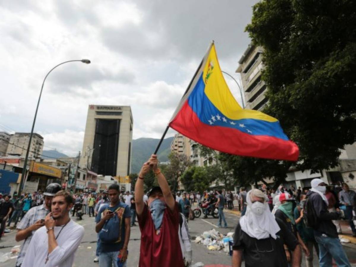 Nueva marcha en Caracas mientras acusan a fuerzas seguridad