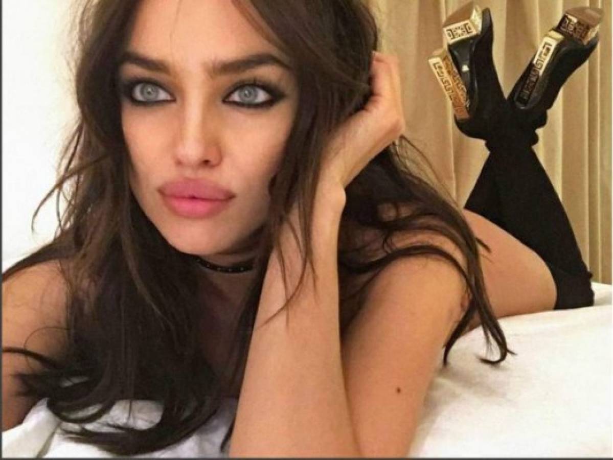 Las sensuales fotos de la modelo Irina Shayk en bikini con un burro