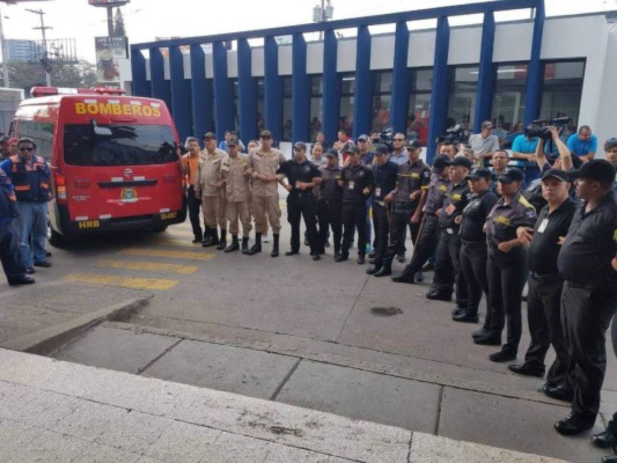 Bomberos que resultaron quemados por incendio en La Montañita fueron llevados a México