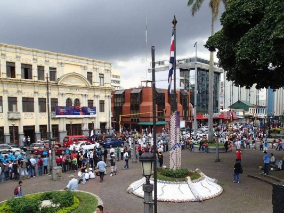 Costa Rica multará con 100 dólares por mes a extranjeros que decidan quedarse ilegalmente en el país