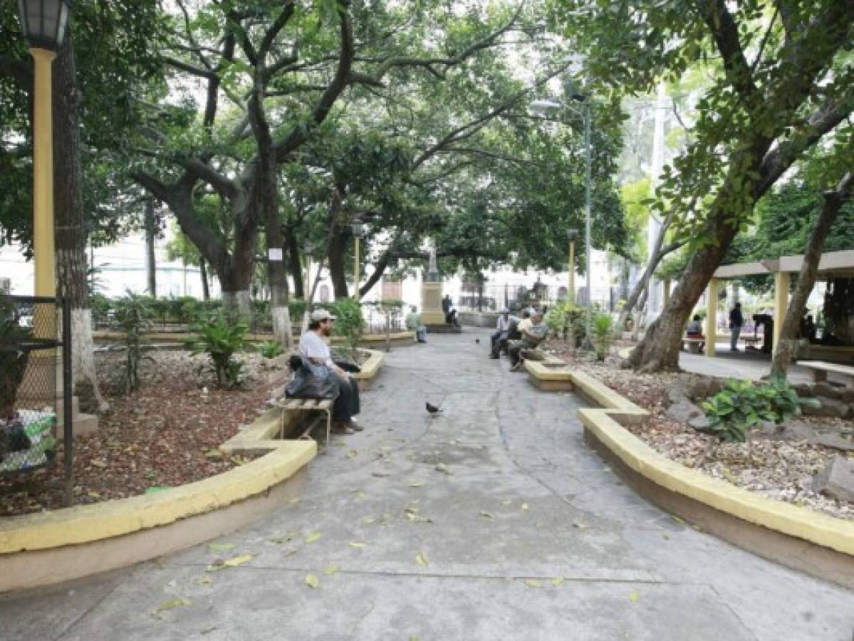 Plazas que no pierden su encanto en el Distrito Central