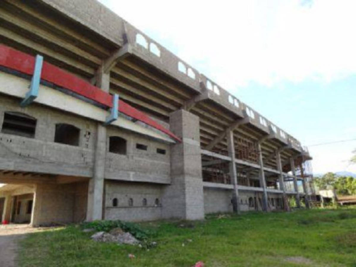 Hondureños en EE UU envían aporte financiero para estadio de Juticalpa
