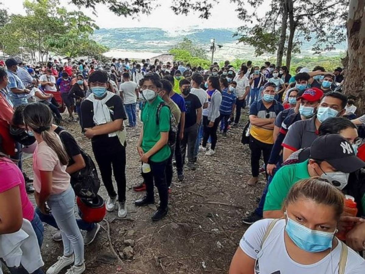 Nicaragüenses cruzan la frontera con Honduras para vacunarse contra covid-19