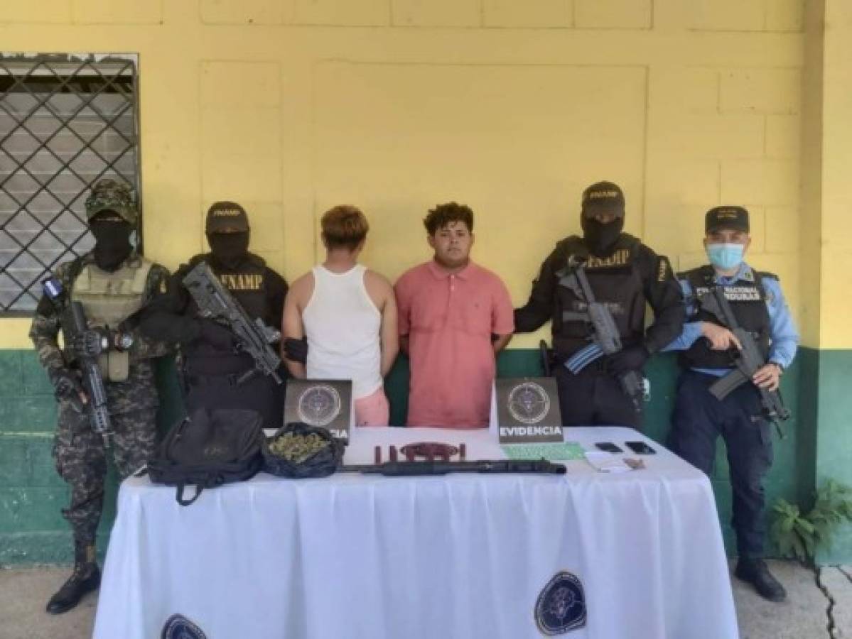 Capturan a dos presuntos extorsionadores de la pandilla 18 en Colón