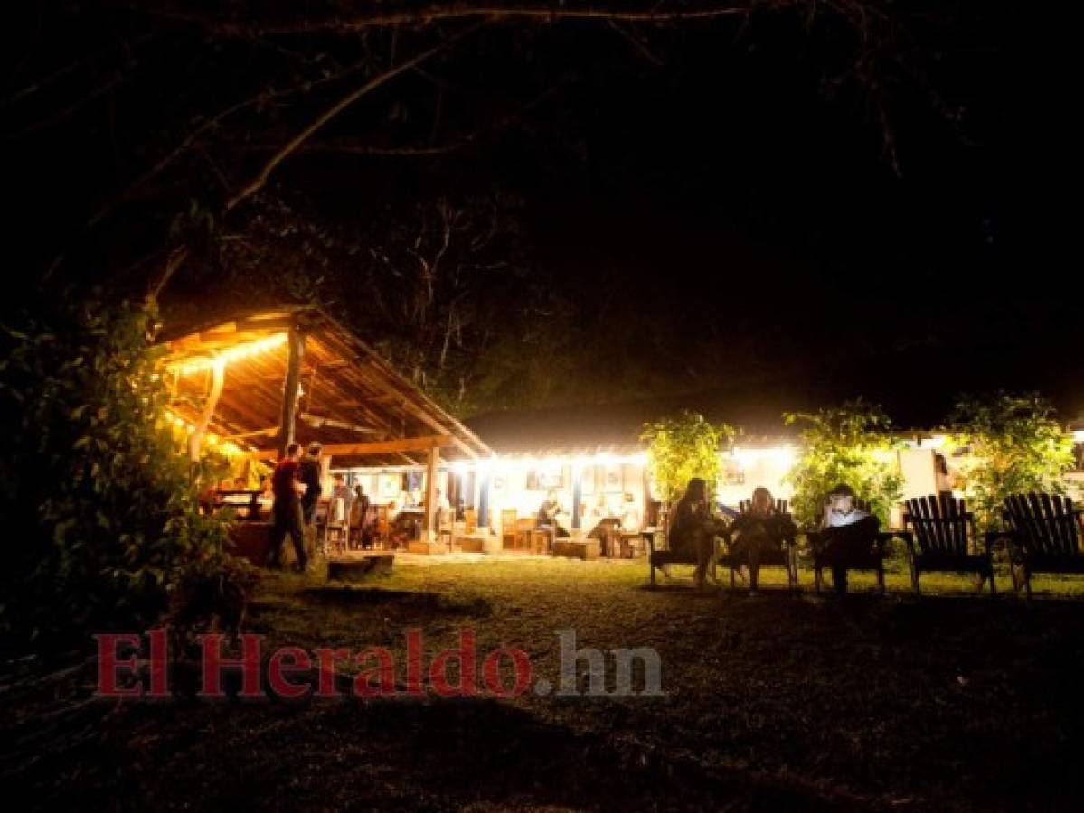 Ya sea de día o de noche, la Hacienda San Lucas regala una experiencia única, gracias a la tranquilidad que impera en este lugar. FOTOS: HONDURAS TIPS