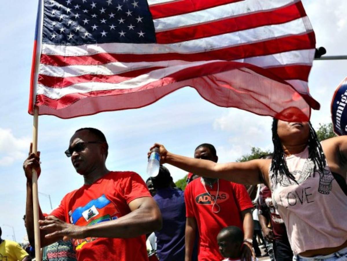 Hombres y mujeres haitianos le piden a Trump una oportunidad más para extender su TPS en el país. Foto: Agencia AFP.