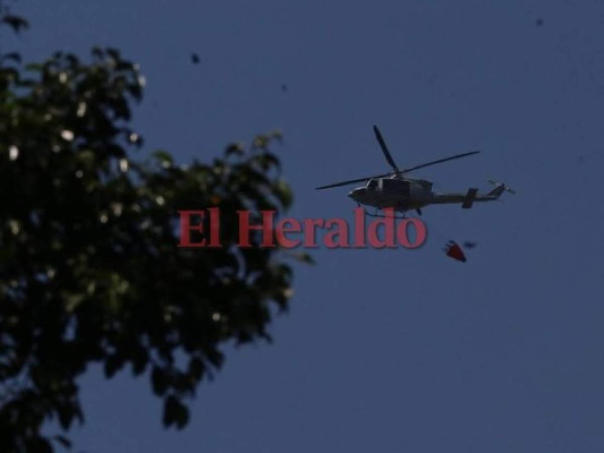 Voraz incendio de zacatera amenaza a varias viviendas en El Hatillo, en la capital de Honduras