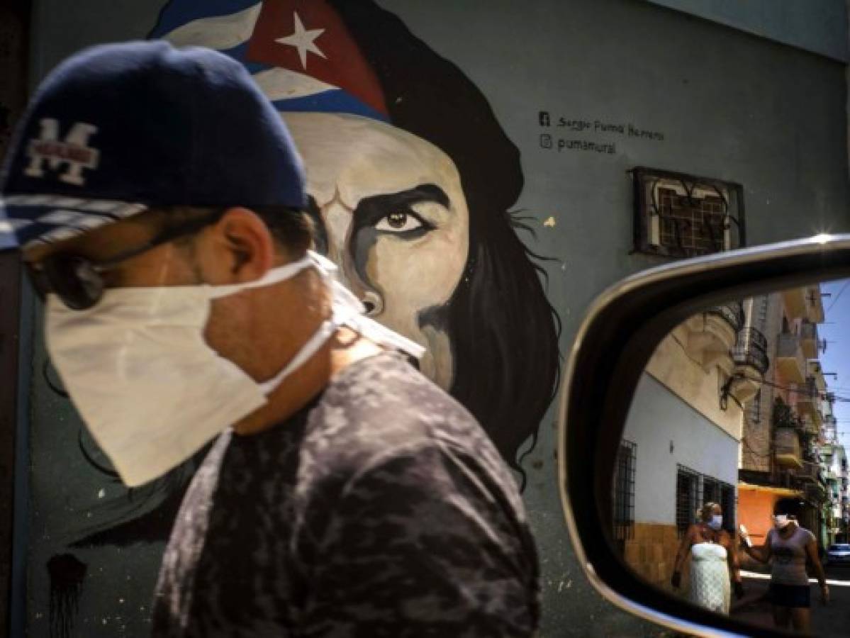 Cuba anuncia envío de especialistas médicos a México