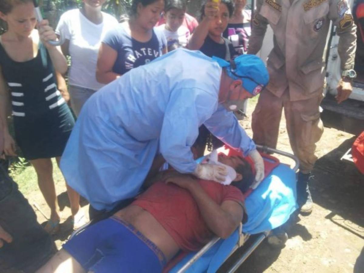 Rescatan a obrero que había quedado soterrado en una zanja en Cortés