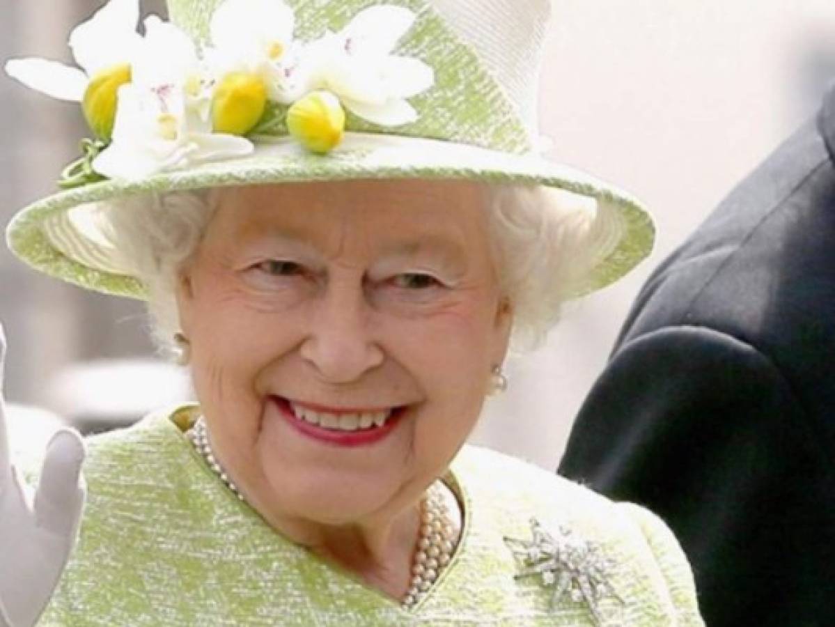 Critican foto que publicó el Palacio de Kensington en cumpleaños de la Reina Isabel II