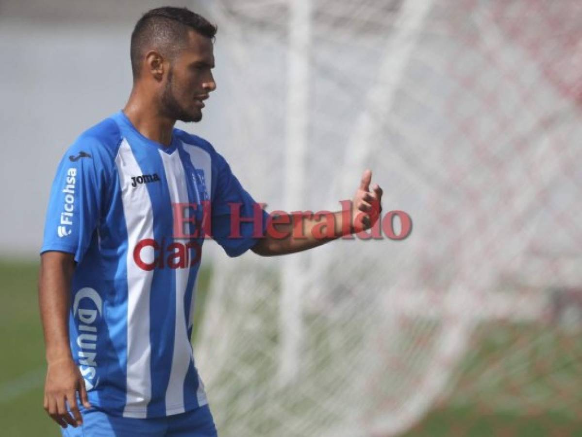 Álex López dice que prefiere la línea de cuatro en la Selección de Honduras