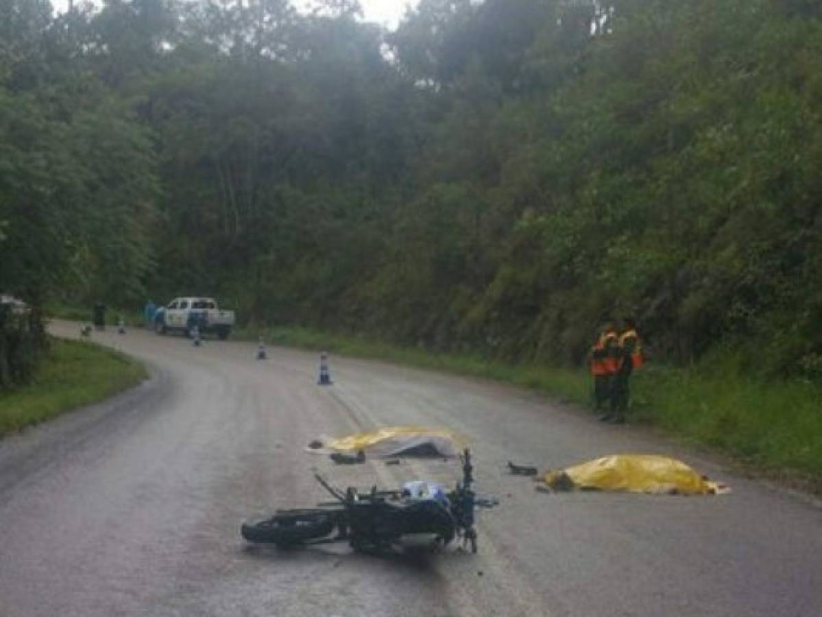 Accidente de tránsito tipo colision deja dos muertos y daños materiales