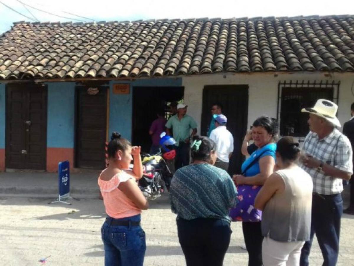 Matan a dos personas dentro de pulpería en Valle de Ángeles