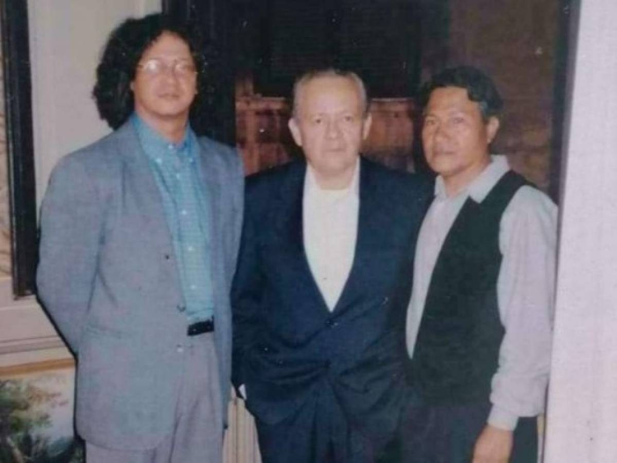 Con los artistas Efraín Portillo y Víctor López, en Roma, Italia, 1999. Foto: Cortesía