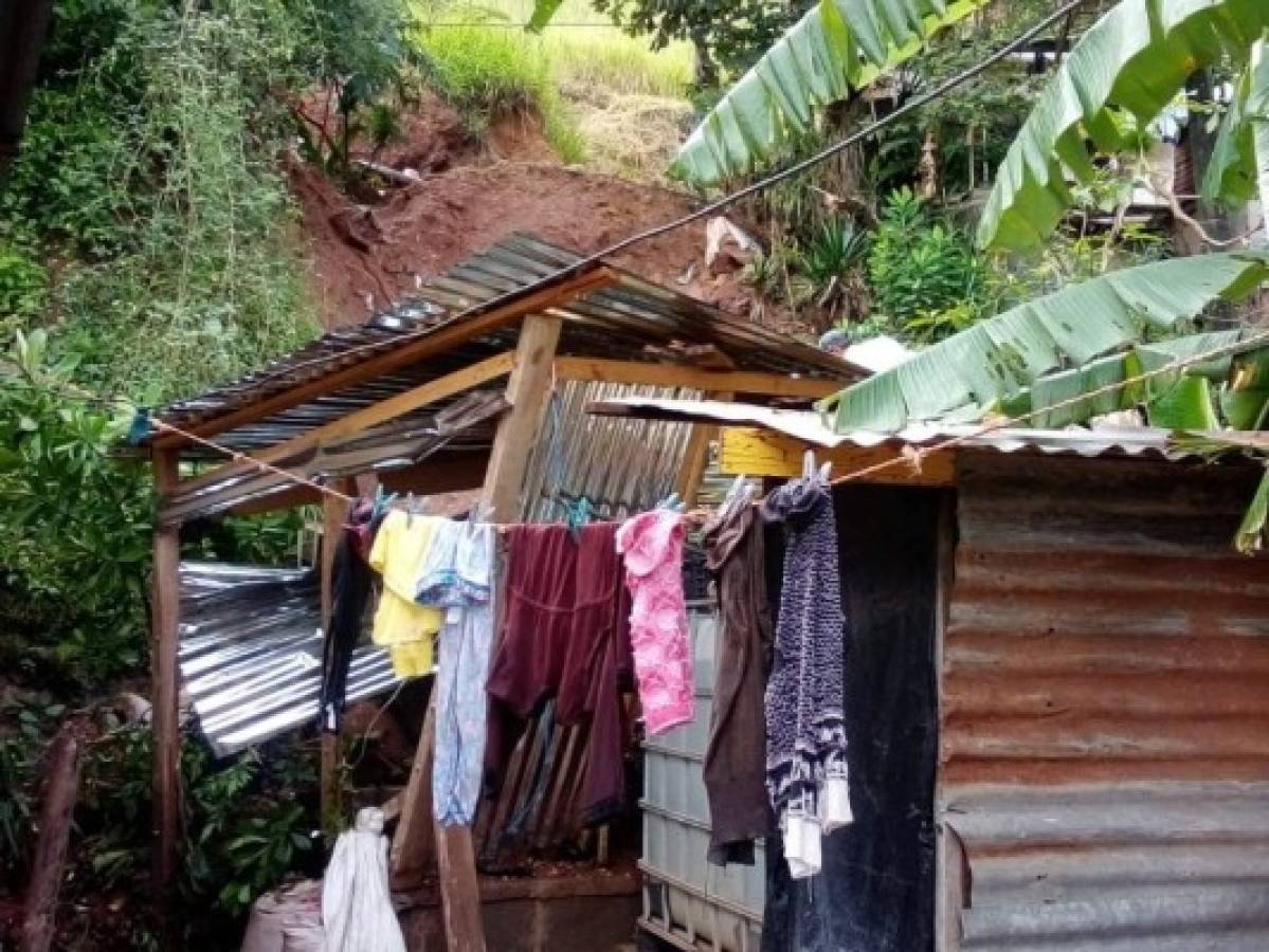 Alud daña viviendas en la colonia Villa Nueva de Tegucigalpa
