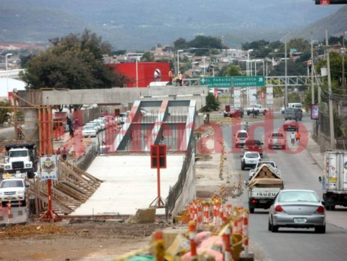 Cierran un carril del bulevar Fuerzas Armadas por obra vial en la capital