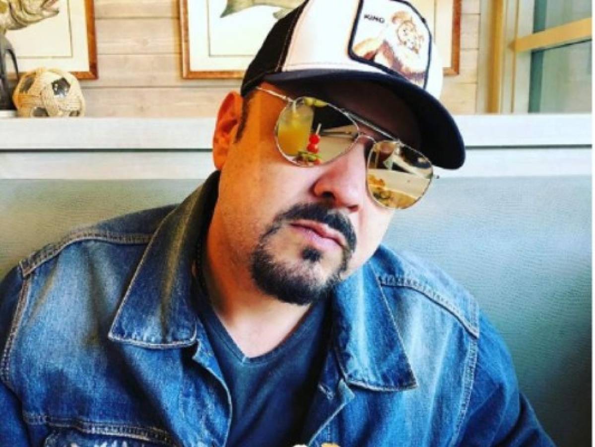 Muere mascota de Pepe Aguilar por negligencia de aerolínea en Los Ángeles