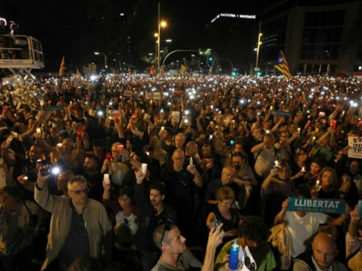 Catalanes juran resistir tras fallo del Constitucional  