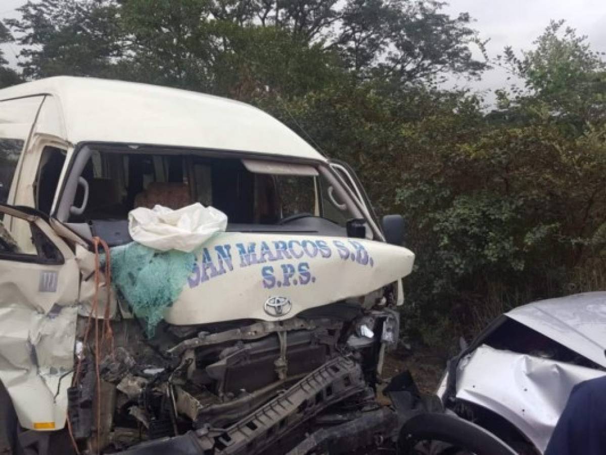 Fuerte colisión deja tres personas heridas en Santa Bárbara