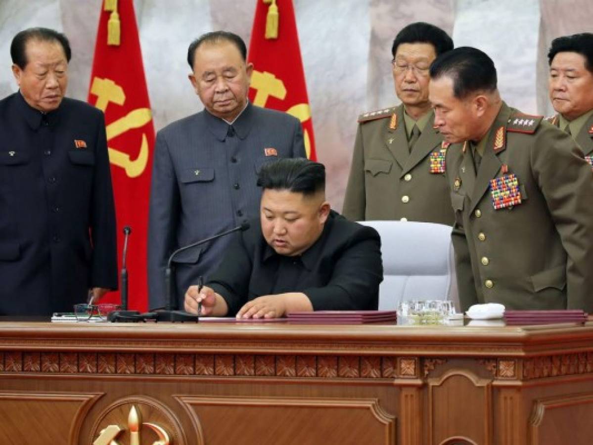 Kim dirige una reunión sobre aumento de su arsenal nuclear
