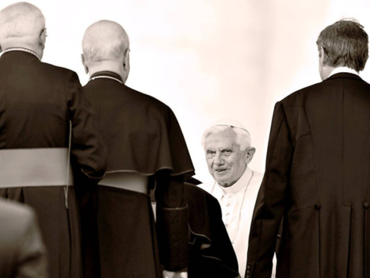 Escándalo por publicación de cartas secretas del papa Benedicto XVI